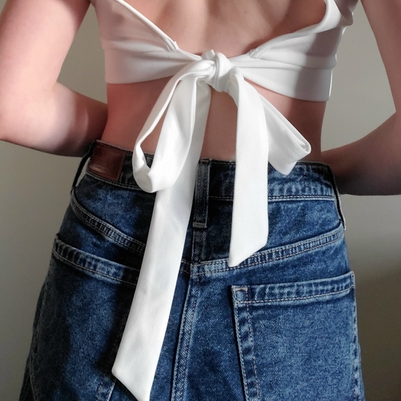Tie bow back square neck crop top - Picture 2 of 4
